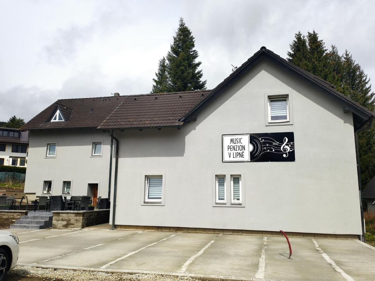 Music Penzion V Lipne Lipno nad Vltavou Luaran gambar